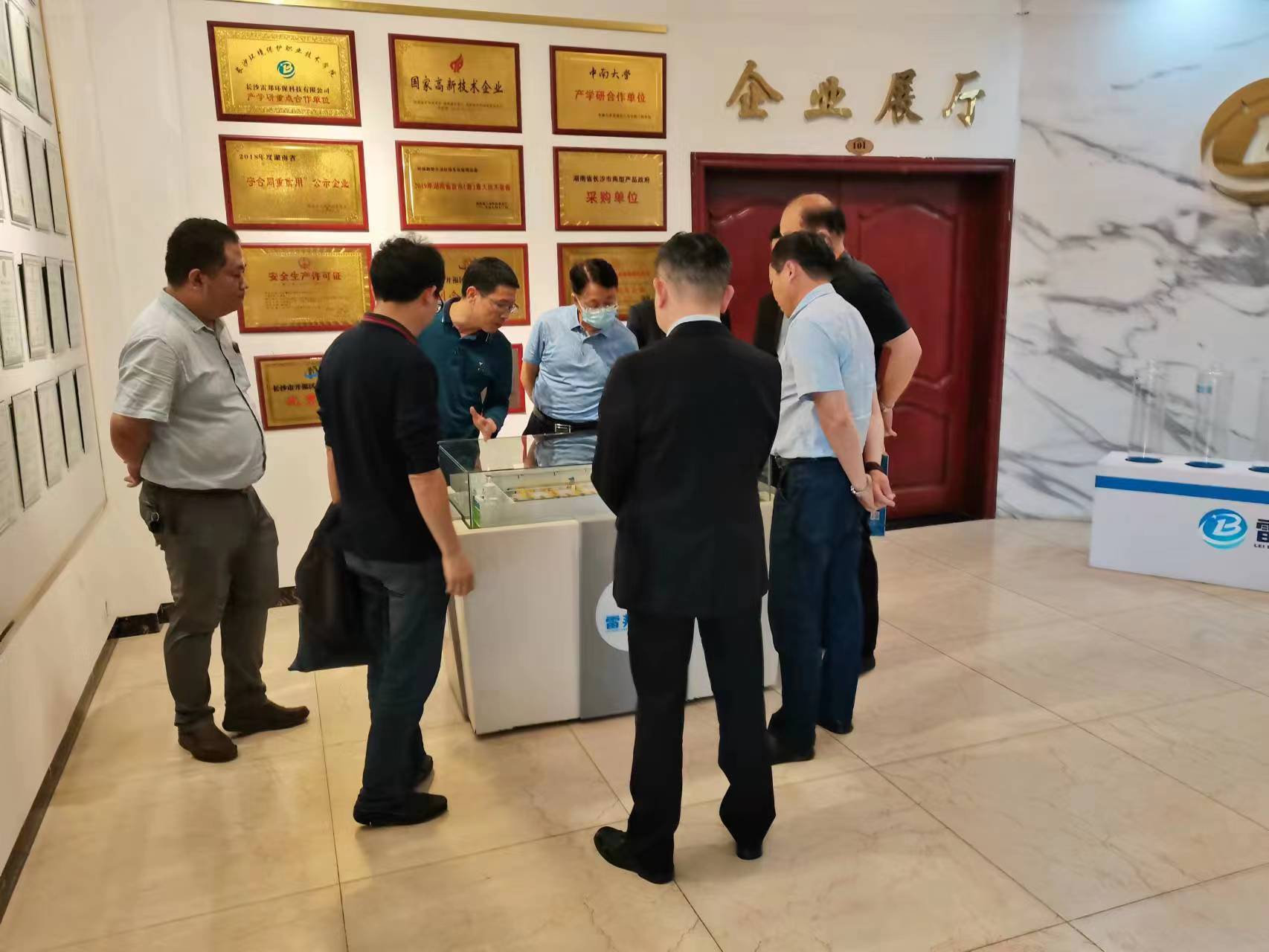 領(lǐng)導(dǎo)到公司考察餐廚垃圾處理項(xiàng)目