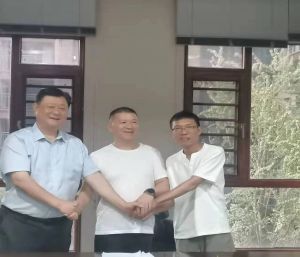 公司與湖南綠意華美環(huán)?？萍加邢薰竞灦ㄈ牍杉皯?zhàn)略合作協(xié)議